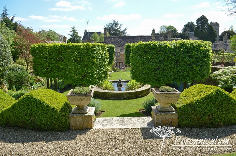 Zahrady Rosemary Verey - Barnsley House a Little House 21 Zahrady Rosemary Verey-Little House