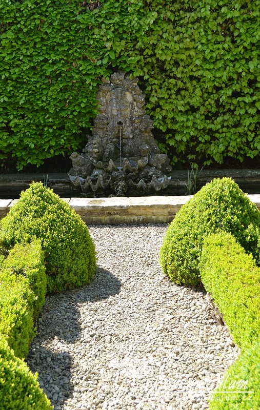 Zahrady Rosemary Verey - Barnsley House a Little House 11 Zahrady Rosemary Verey-Little House