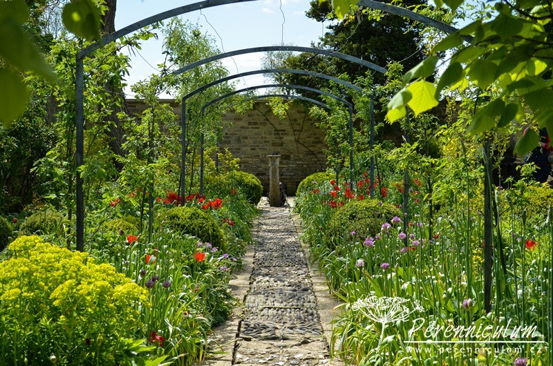 Zahrady Rosemary Verey - Barnsley House a Little House 2 Zahrady Rosemary Verey - Barnsley House